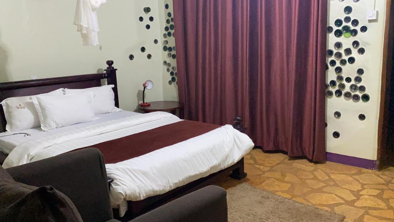 Afro Smile Hotel And Guest House-金贾 外观 照片